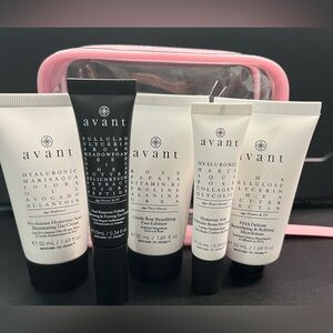 Avant Skincare Set with Pink Pouch - NWT. Retail over 400.00